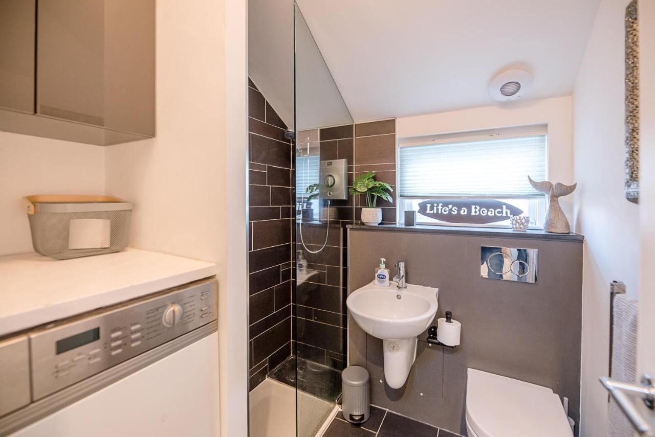 Papillon, Southwold - A Modern Flat With Balcony Apartment Exterior photo